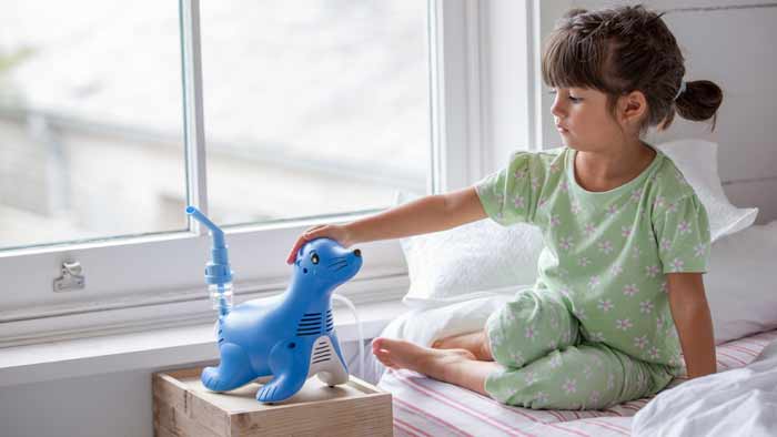 dziecko z nebulizatorem sami the seal