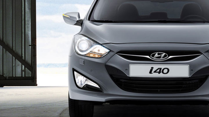 Zbliżenie na samoch&oacute;d