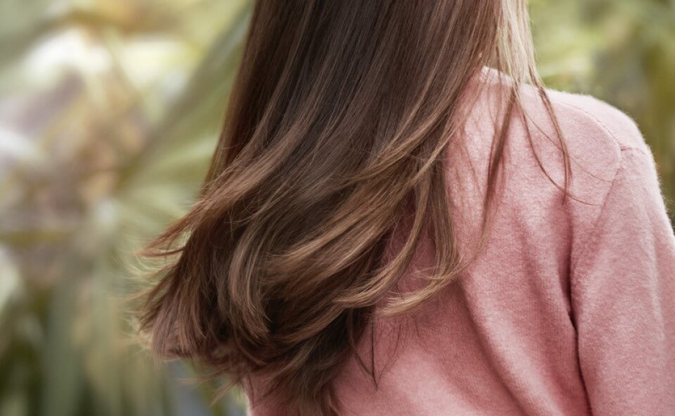 Cieniowanie włos&oacute;w zwiększa ich objętość.