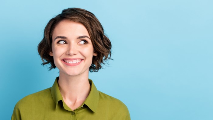 Lekkie fale na kr&oacute;tkich włosach &ndash; jak je zrobić?