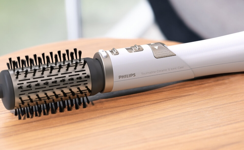 Lok&oacute;wko-suszarka do kr&oacute;tkich włos&oacute;w.