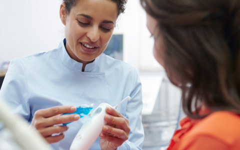 Porady specjalisty dotyczące zdrowszych dziąseł