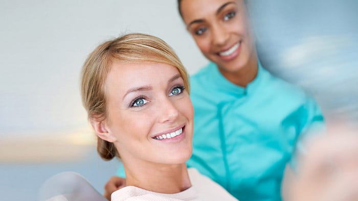 Ż&oacute;łte zęby: co robić?