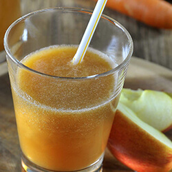 Koktajl jabłkowo-marchwiowy z imbirem
