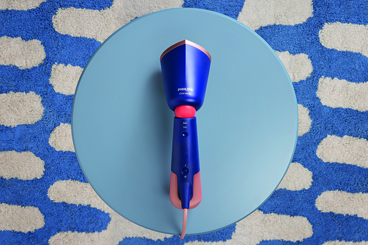 Zobacz ręczny steamer Philips serii 5000 w akcji 