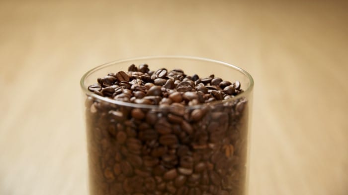 Parzenie wstępne kawy w ekspresie &ndash; na czym polega i co daje?