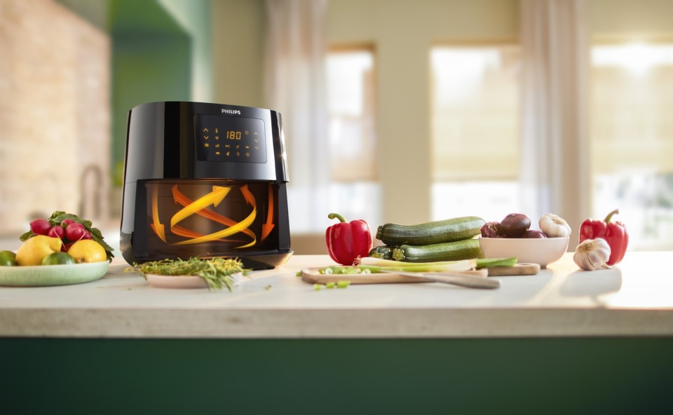 Airfryer Philips Ovi Smart używający powietrza, które dzięki ciągłej rotacji utrzymuje stałą, wysoką temperaturę.