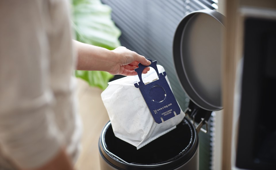 Wymiana worka na nowy może przywr&oacute;cić moc ssania odkurzacza.