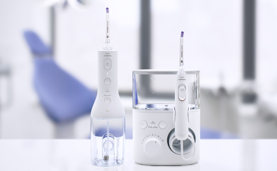 irygator do zęb&oacute;w Philips Power Flosser.