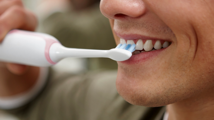 Czy kamień nazębny zwiększa ryzyko pr&oacute;chnicy zęb&oacute;w i ubytk&oacute;w?