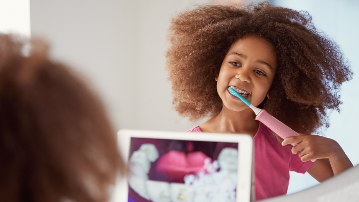 Osad na zębach u dzieci. Skąd się bierze i jak go usunąć?