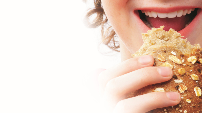 Dieta dla zdrowych zęb&oacute;w - co jeść, a czego unikać, by mieć mocne i zdrowe zęby