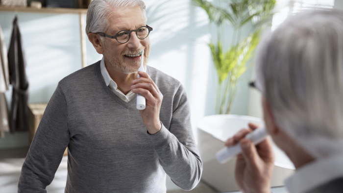 Szczoteczka do implant&oacute;w zęb&oacute;w - szczoteczka soniczna a implanty dentystyczne