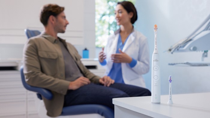 Pr&oacute;chnica ukryta. Jak zapobiegać pr&oacute;chnicy między zębami?