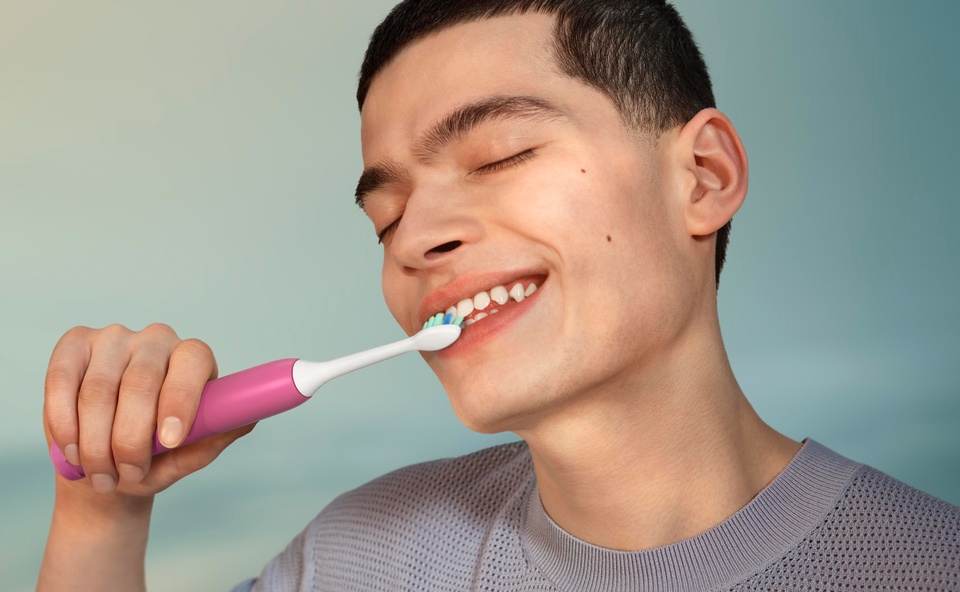Biały uśmiech dzięki szczoteczce sonicznej Philips Sonicare z serii 4100