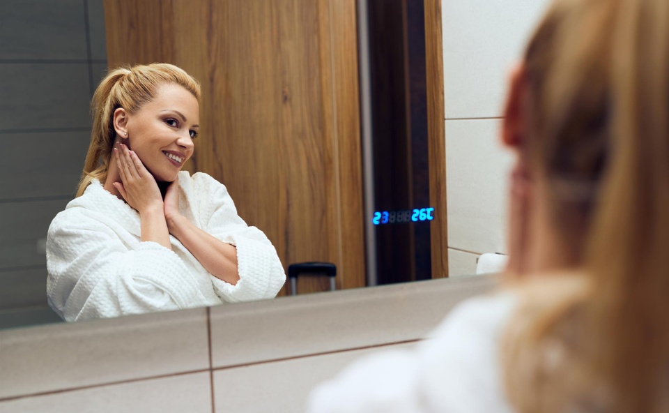 Zdrowy uśmiech dzięki precyzyjnej szczoteczce sonicznej.