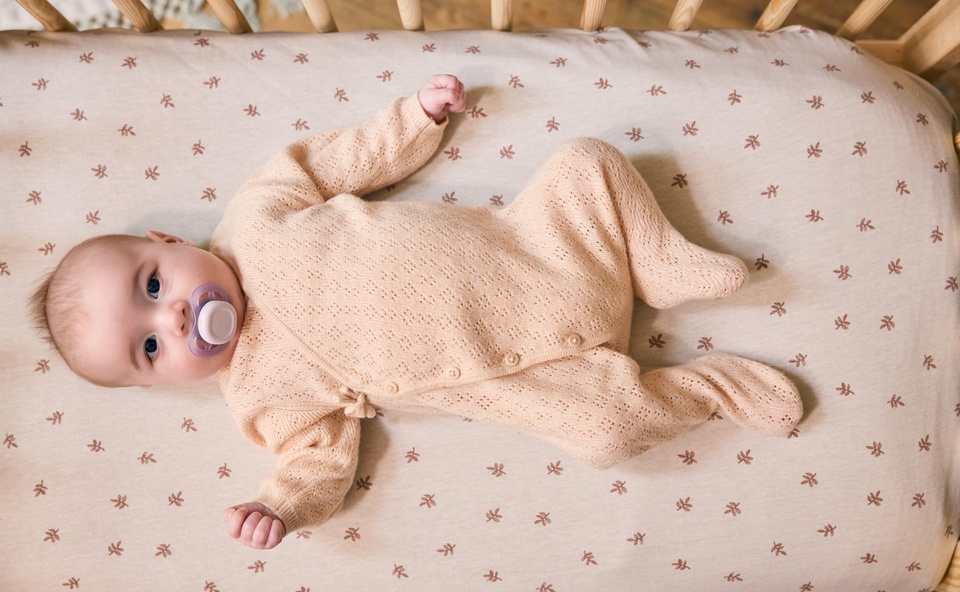 Młoda mama z laktatorem Philips Avent