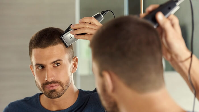 Fryzura na żołnierza &ndash; poznaj super look dla zabieganego mężczyzny!