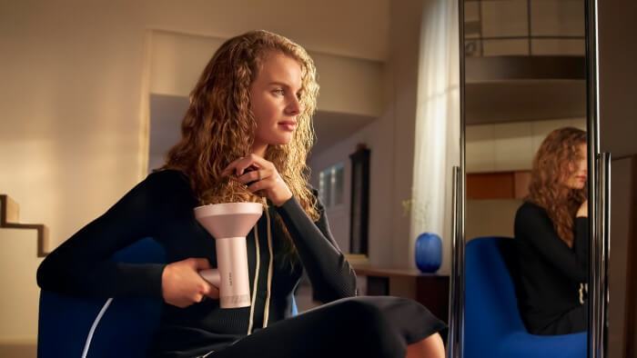 Beach waves &ndash; jak zrobić plażowe fale na włosach?