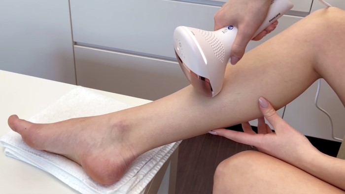 Truskawkowe nogi po goleniu. Jak ich uniknąć? 