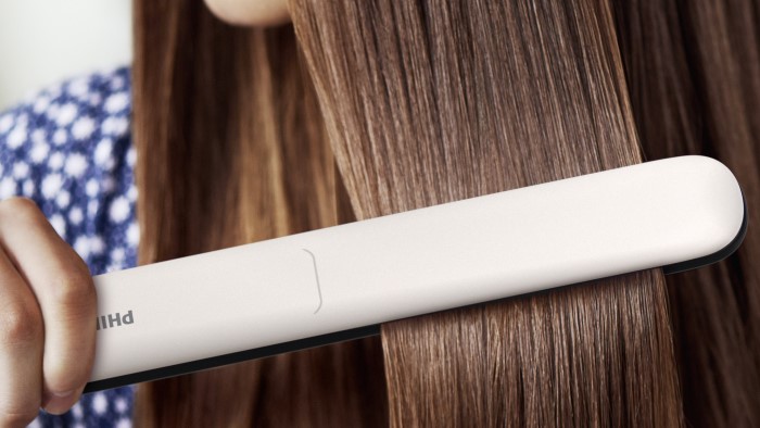 Prostownica z jonizacją &ndash; co to jest i czy warto w nią zainwestować?