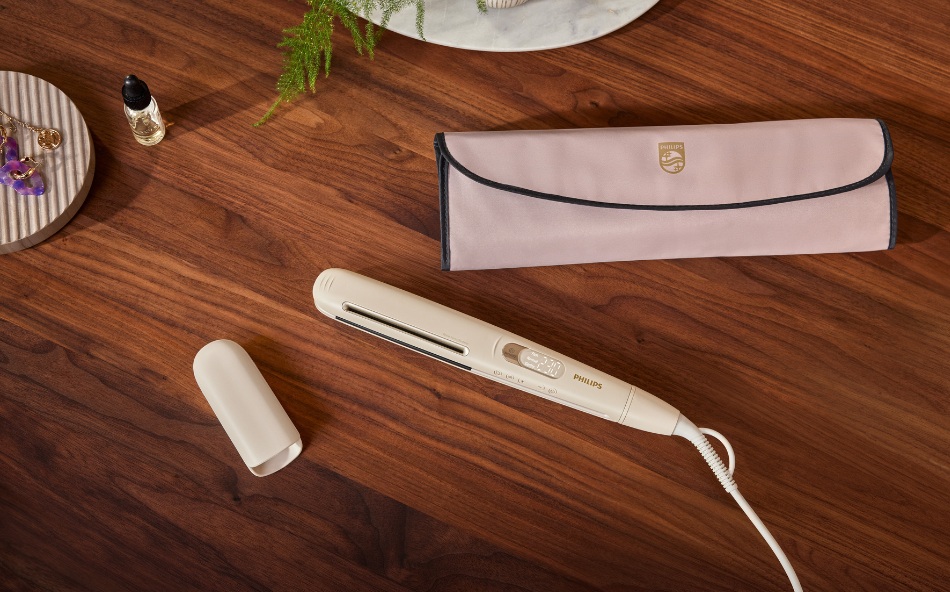 Prostowanie włos&oacute;w prostownicą z technologią senseiq.