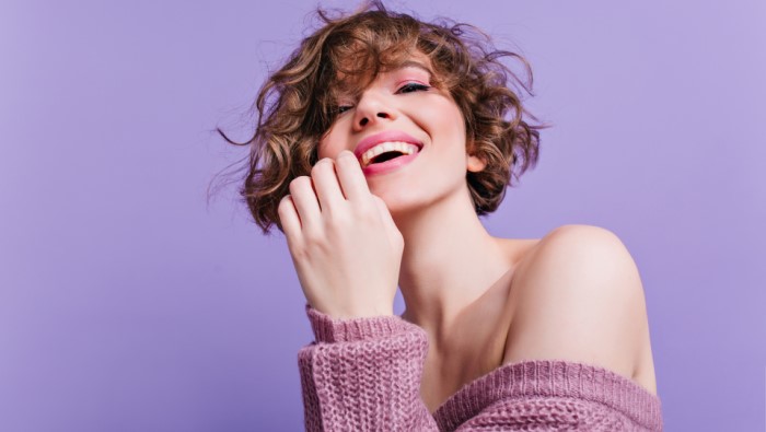 Jak modelować kr&oacute;tkie włosy?