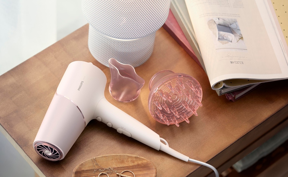 Suszarka do włos&oacute;w marki Philips o dużej mocy.