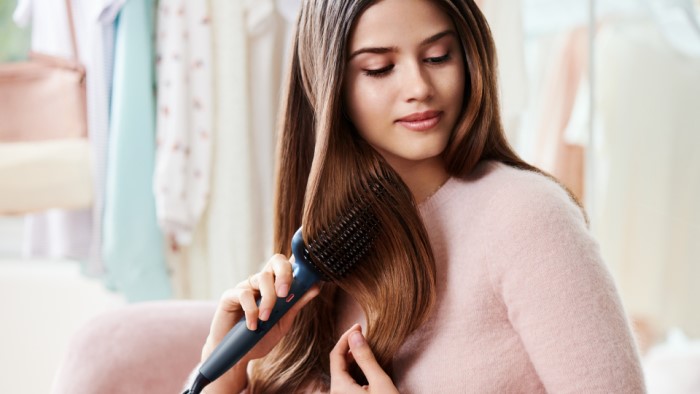 Jak wyczyścić szczotkę prostującą do włos&oacute;w? 