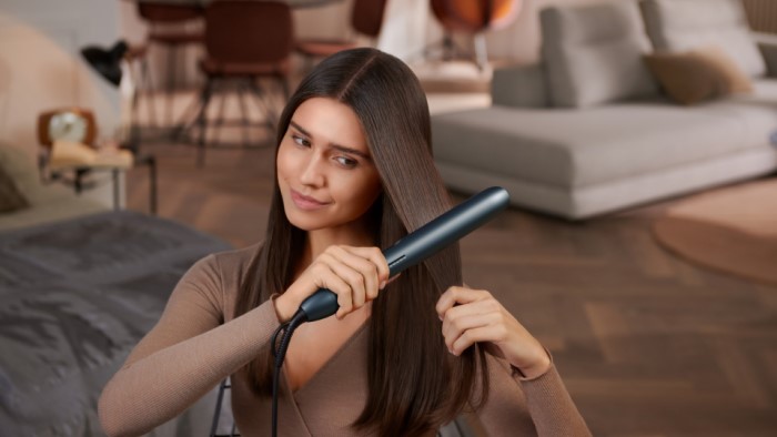 Jak wyczyścić prostownicę do włos&oacute;w?