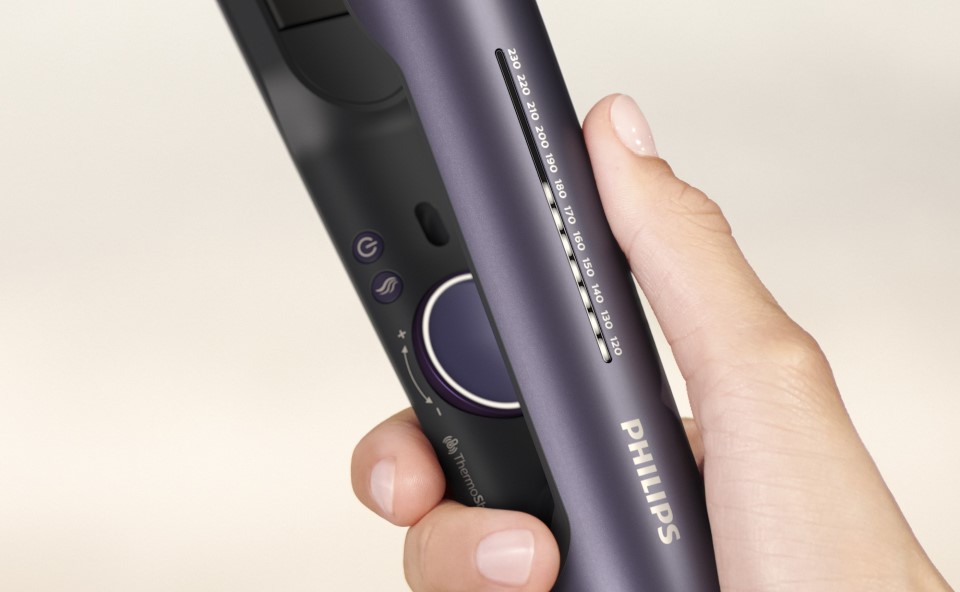 Prostownica do włos&oacute;w z olejkiem.