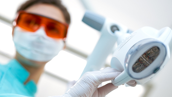 Czy wybielanie zęb&oacute;w szkodzi szkliwu? - Obalamy mity