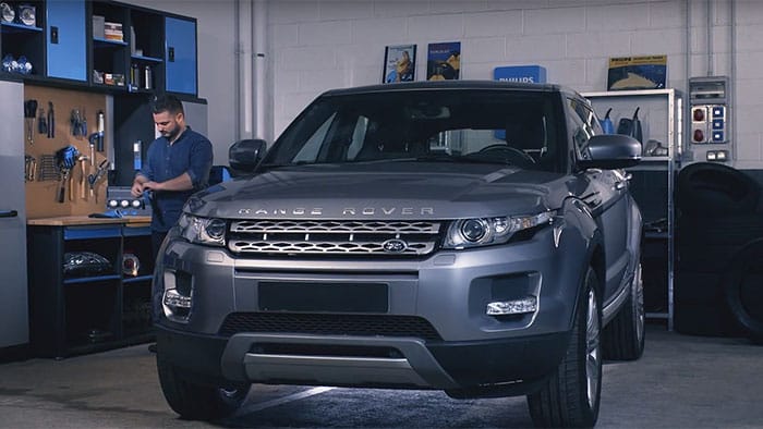 Jak wymienić żar&oacute;wki w Range Roverze Evoque
